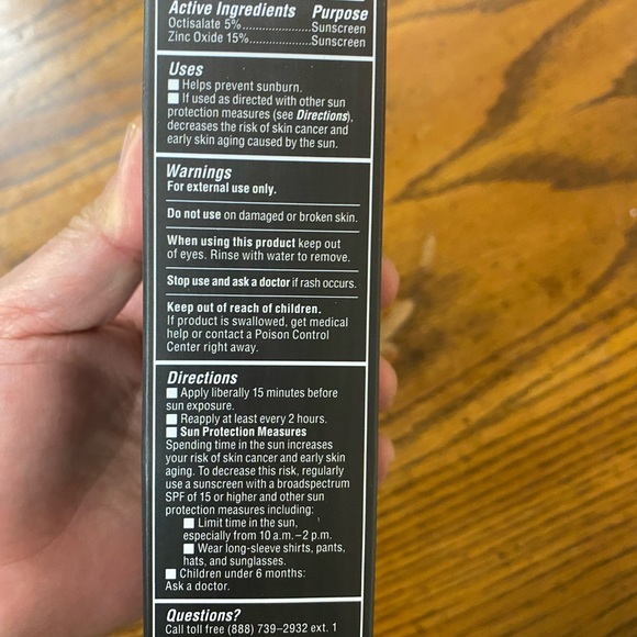 Tatcha silken pore perfecting sunscreen spf +++35 - Picture 6 of 7